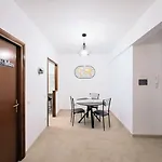 Cozy Apartment Near Metro A